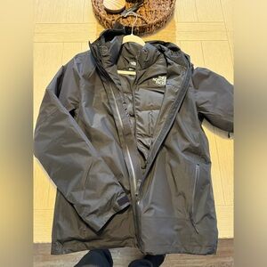 The Northface men’s insulated ski jacket 2–1